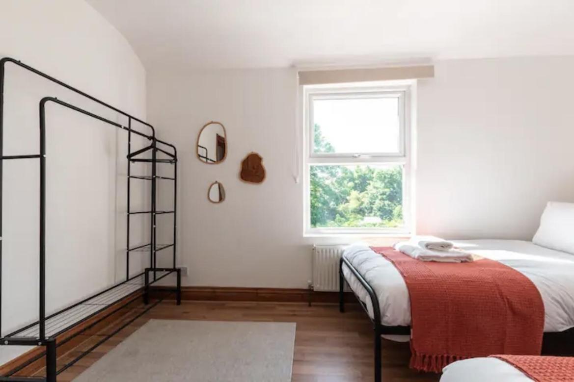 Metropolitan - 2 Bed, Private Parking Apartment, Great Commercial Home From Home Stay! Саутгемптон Екстер'єр фото